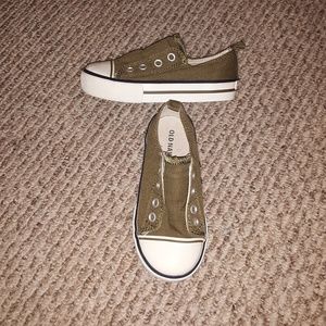 *Excellent Condition* Boys Old Navy Slip On Shoes